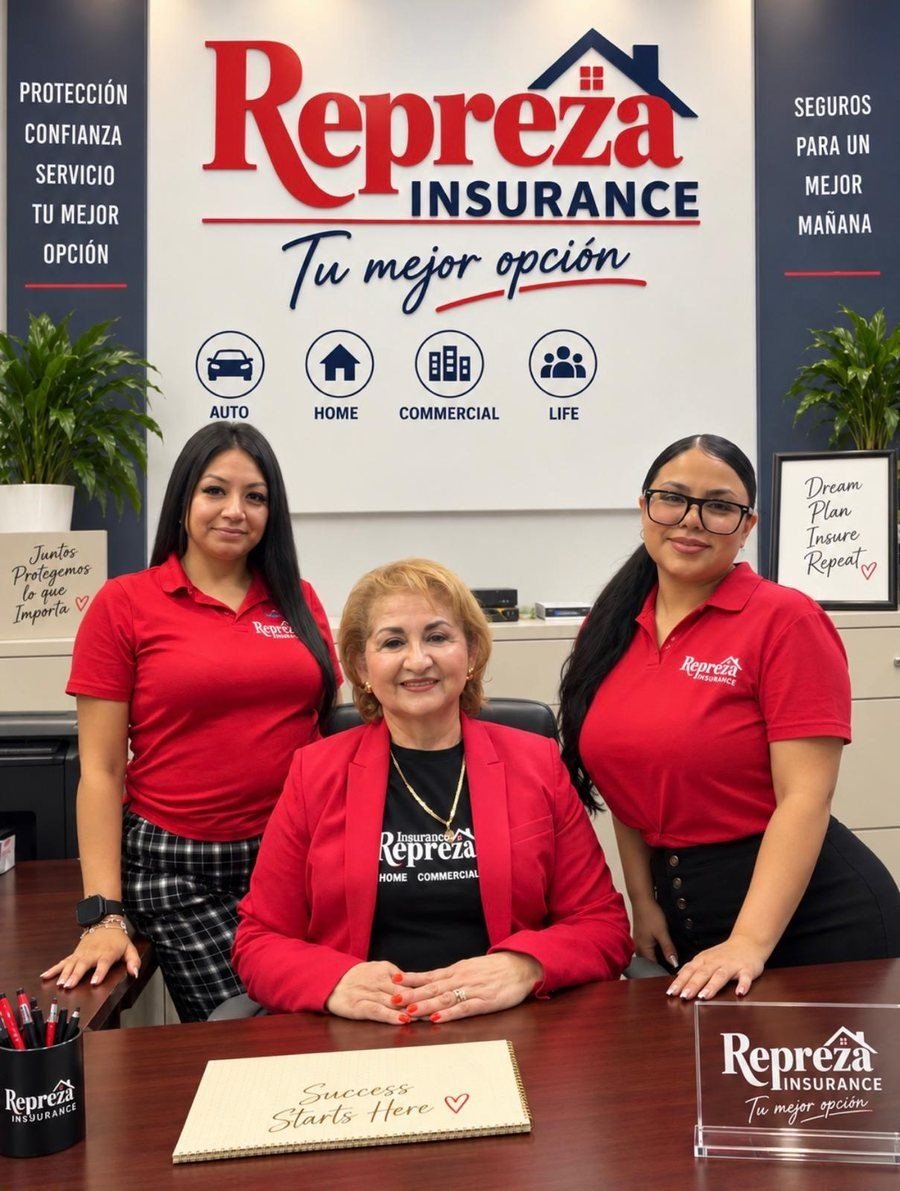 Amparo Repreza y su equipo de agentes en Repreza Insurance, Houston Texas