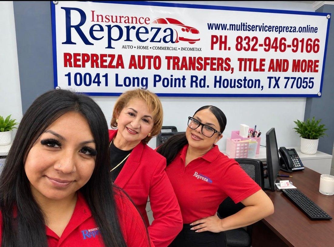 El equipo de Repreza Insurance en su oficina de 10041 Long Point Rd, Houston Texas